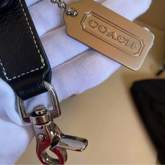 Vintage Coach Black Signature Canvas Shoulder Bag with Wristlet EUC - Picture 11 of 16